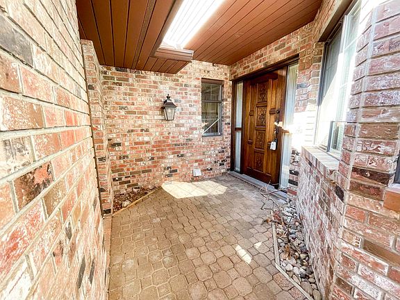 3rd image of 1725 Southmere Cres #6