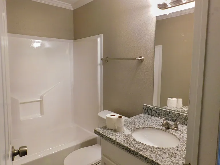 107 Varsity Dr — Photo 34