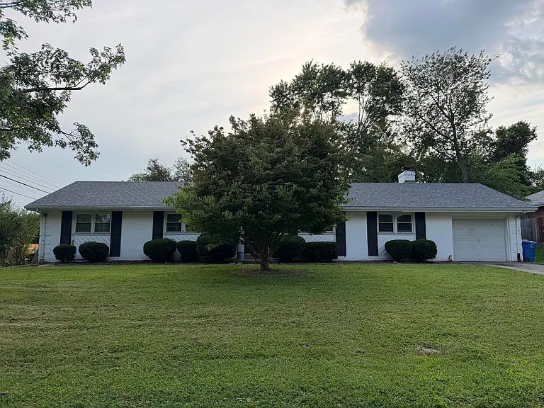 1618 Auburn Dr — Photo 2