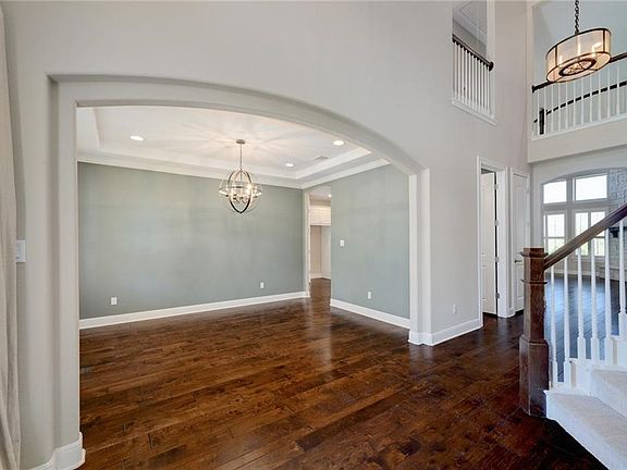 4th image of 2221 Legend Hill Dr