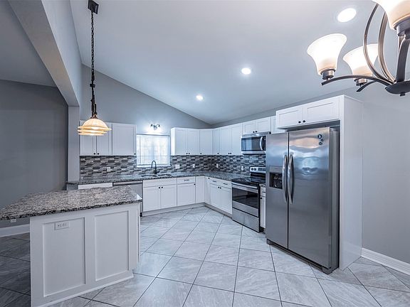 5th image of 715 35th St