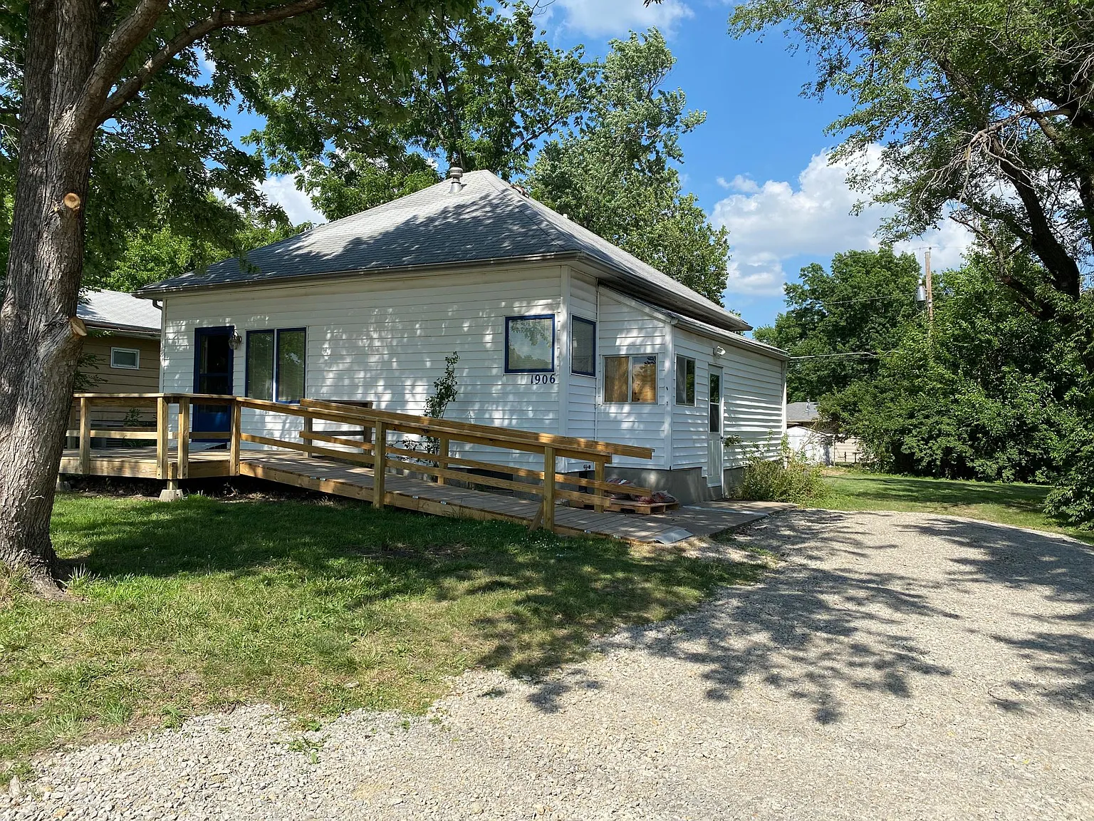 1906 SW Fairlawn Rd — Photo 2