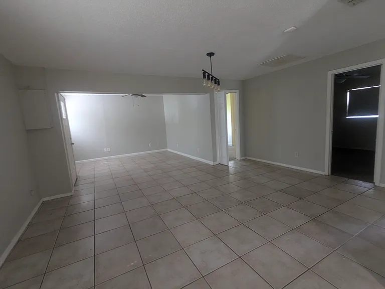 15216 Hays Rd — Photo 6