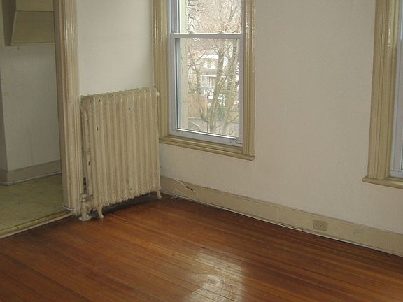 3rd image of 106 S Lake Ave APT 5