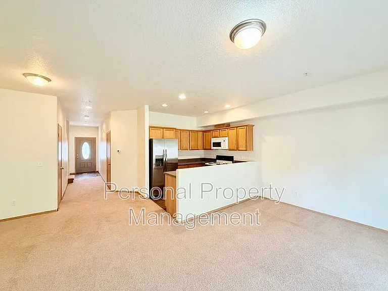 855 NW Ivy St — Photo 4