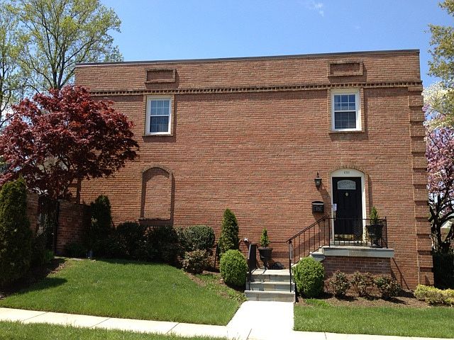 End Unit Townhome, private