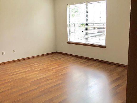 3rd image of 2813 Foxtail Palm Dr