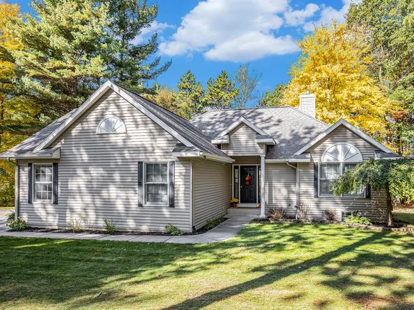 1563 Nellie Ln, Kent City, MI 49330