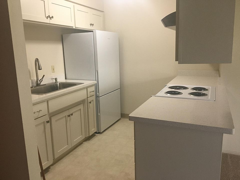 2nd image of 33 Atlas Ave APT 1