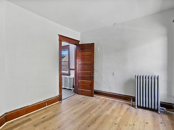 3rd image of 2900-02 W Arthur Ave #2