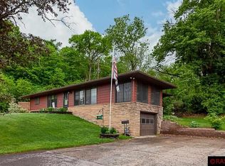 1502 Carney Ave, Mankato, MN 56001