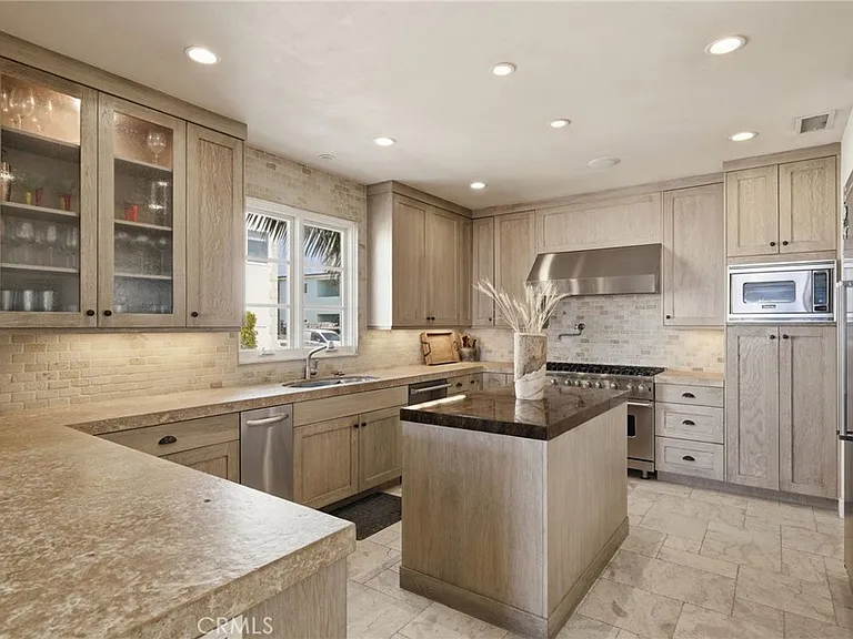 3715 Seashore Dr — Photo 10