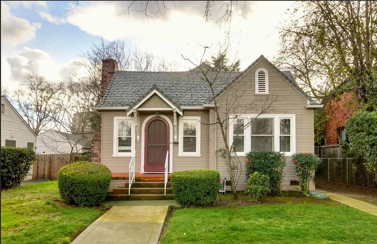4508 T St photo 1