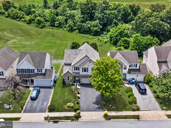 325 Thomas Armor Dr, Windsor, PA 17366