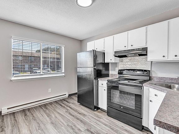 4th image of 1358 Meriden Rd APT 5