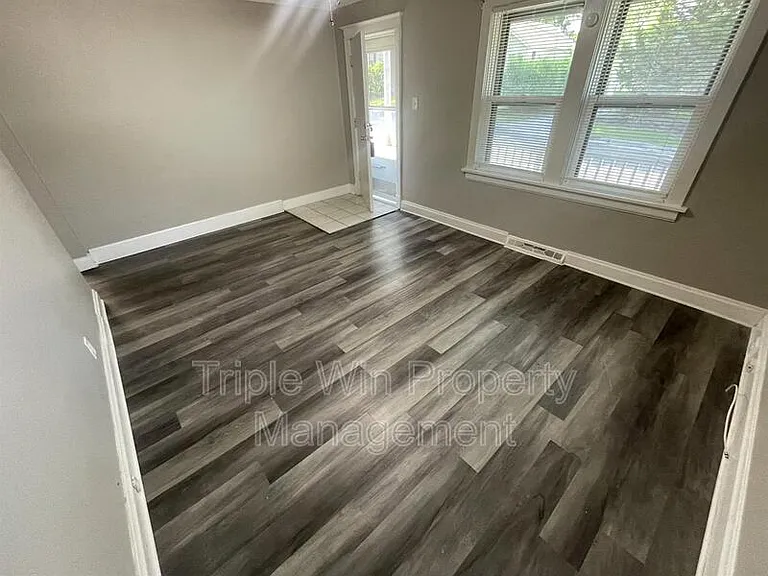 9425 Burdella Ave — Photo 8
