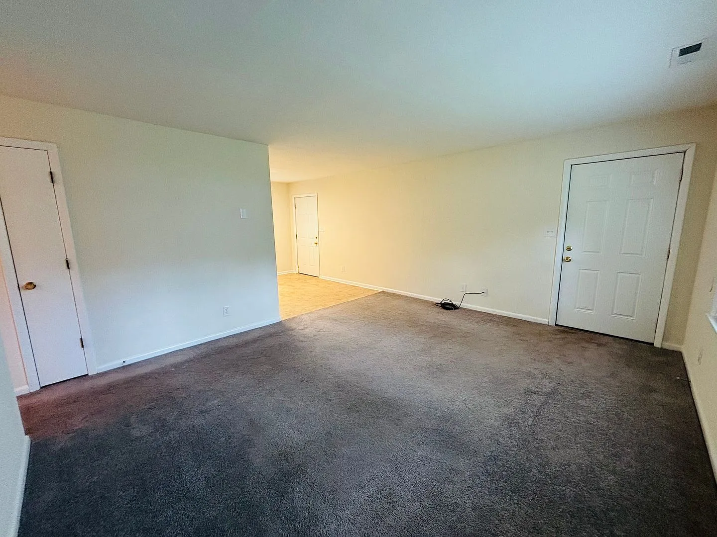 3 Bedroom, 2 Bath Duplex — Photo 3