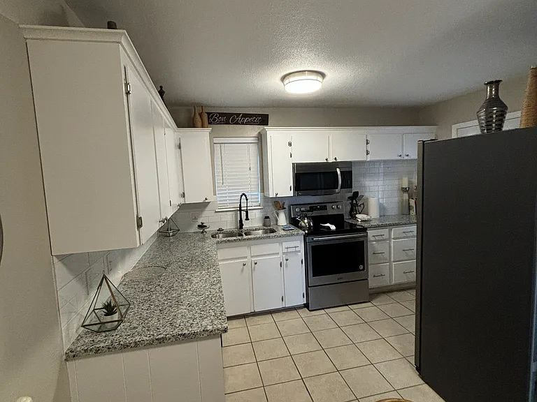 1307 Sherry Ln #B — Photo 5