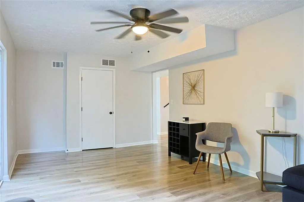 1 bed, 1.0 bath, 2471 sqft, $750 — Photo 3