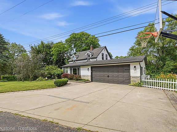 2nd image of 4174 Meyers Rd