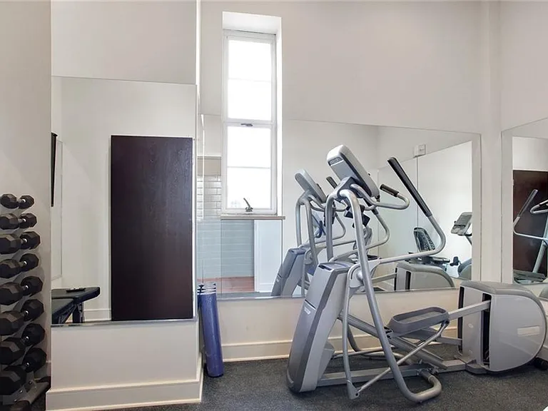 The Academy Luxury Apartments and Townhomes — Photo 15