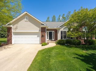 3201 Ivy Ln, Grand Blanc, MI 48439