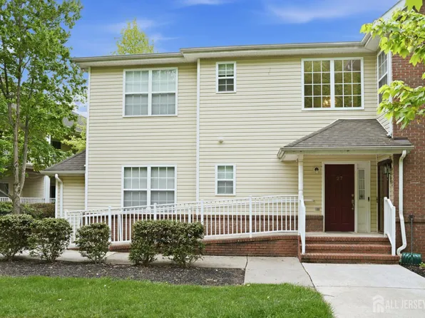27 Forest Dr, Piscataway, NJ 08854