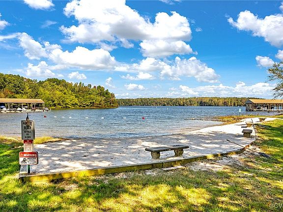 3rd image of 252 Lake Front Dr