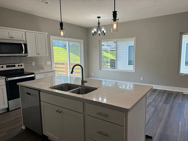 302 N Allen St — Photo 12