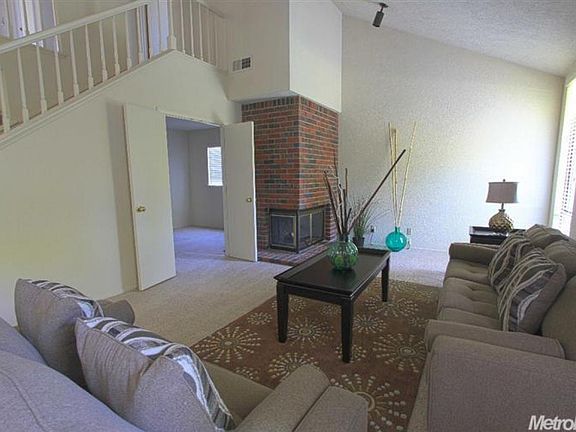 3rd image of 340 Cedar River Way