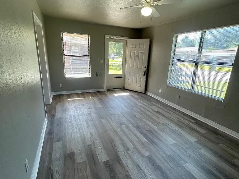 1003 E Arkansas St — Photo 3