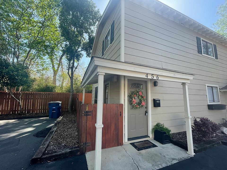 1st image of 456 Comal Ave