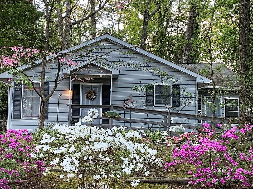 1st image of 32 Sabrina Dr