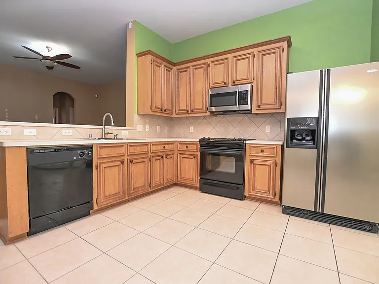 2123 Castle Gardens Ln — Photo 12