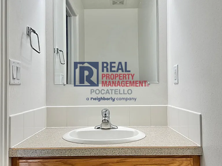 1596 Dustin Cir #C — Photo 7
