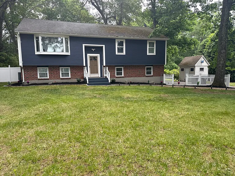 400 S Meadow Rd — Photo 1