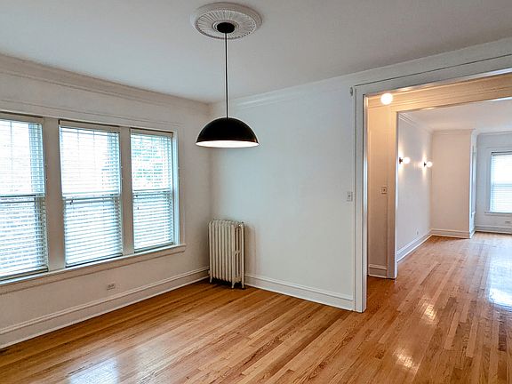 4th image of 4011 N Avers Ave #3
