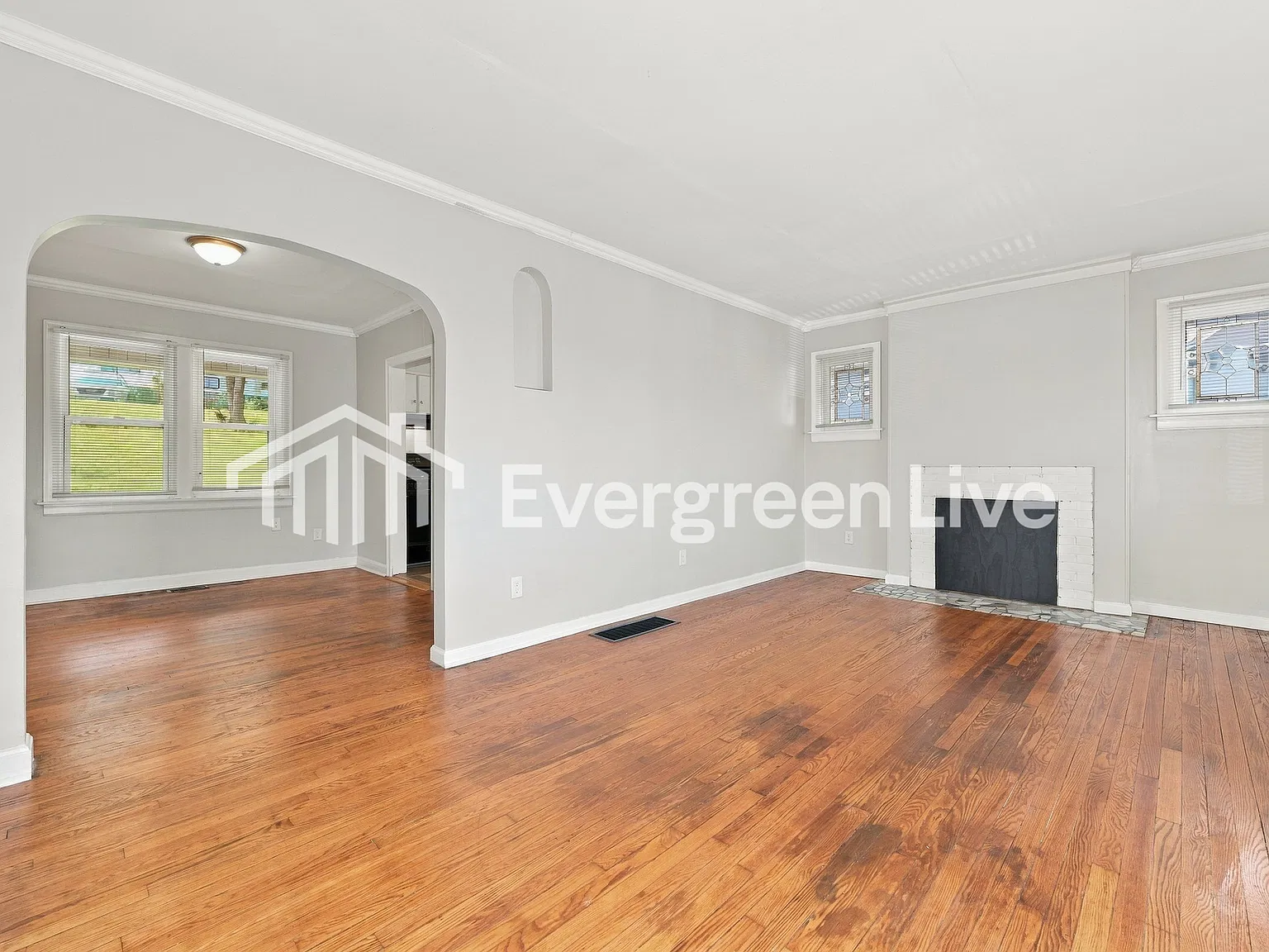 3 bed, 1.0 bath, 1408 sqft, $1,445 — Photo 2