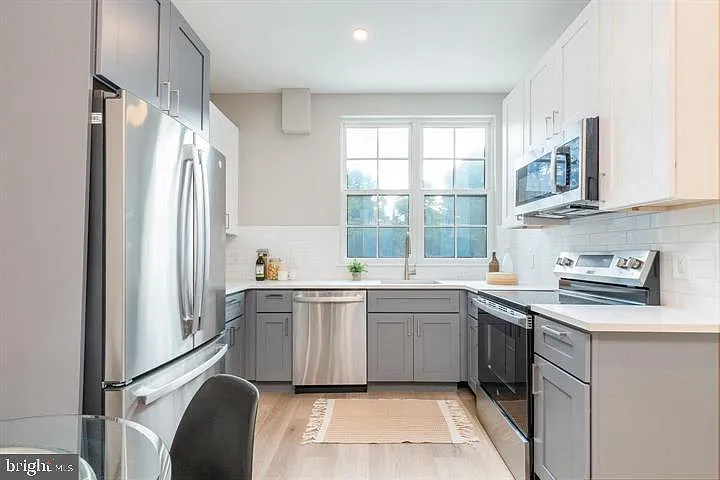 2 bed, 836 sqft, $1,900 — Photo 4