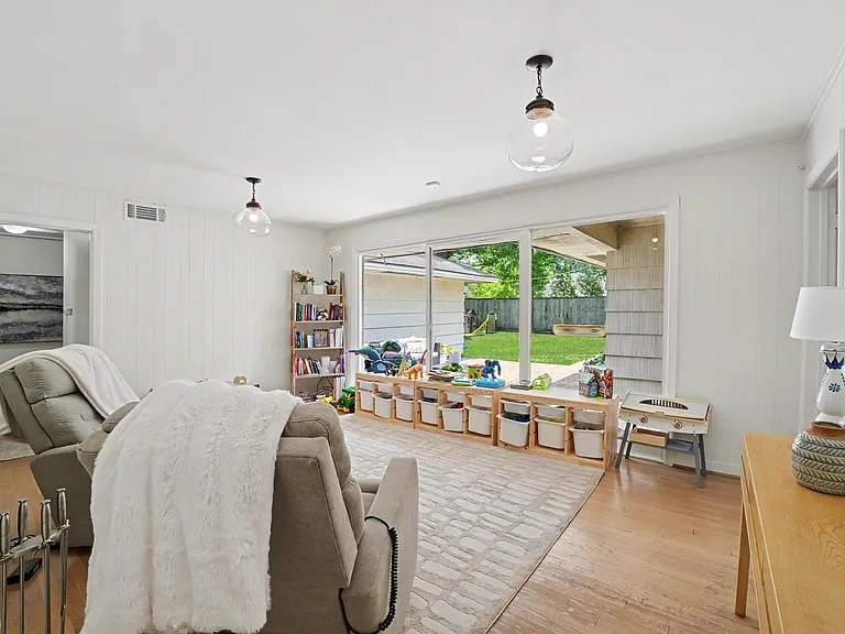 6267 Chevy Chase Dr — Photo 7