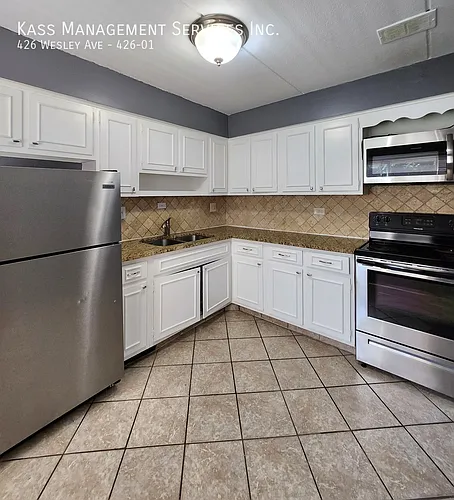 426 Wesley Ave Photo 1