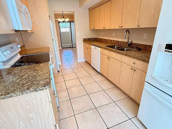 4th image of 3301 Raleigh St #4D