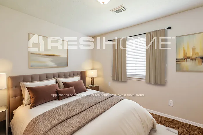 13710 Sableglen St — Photo 7