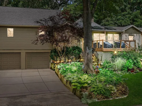 N9168 Ravine DRIVE, East Troy, WI 53120