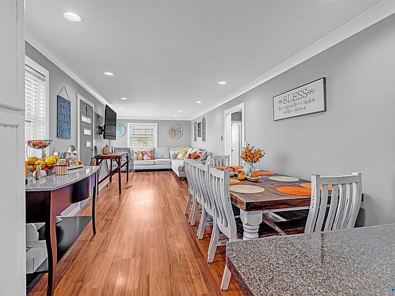 4th image of 498 Rainbow Ave NW