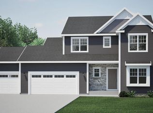 1449 Olde Highlander Dr, Oconomowoc, WI 53066