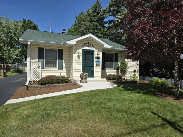 376 Douglas Ave, Crystal Lake, IL 60014