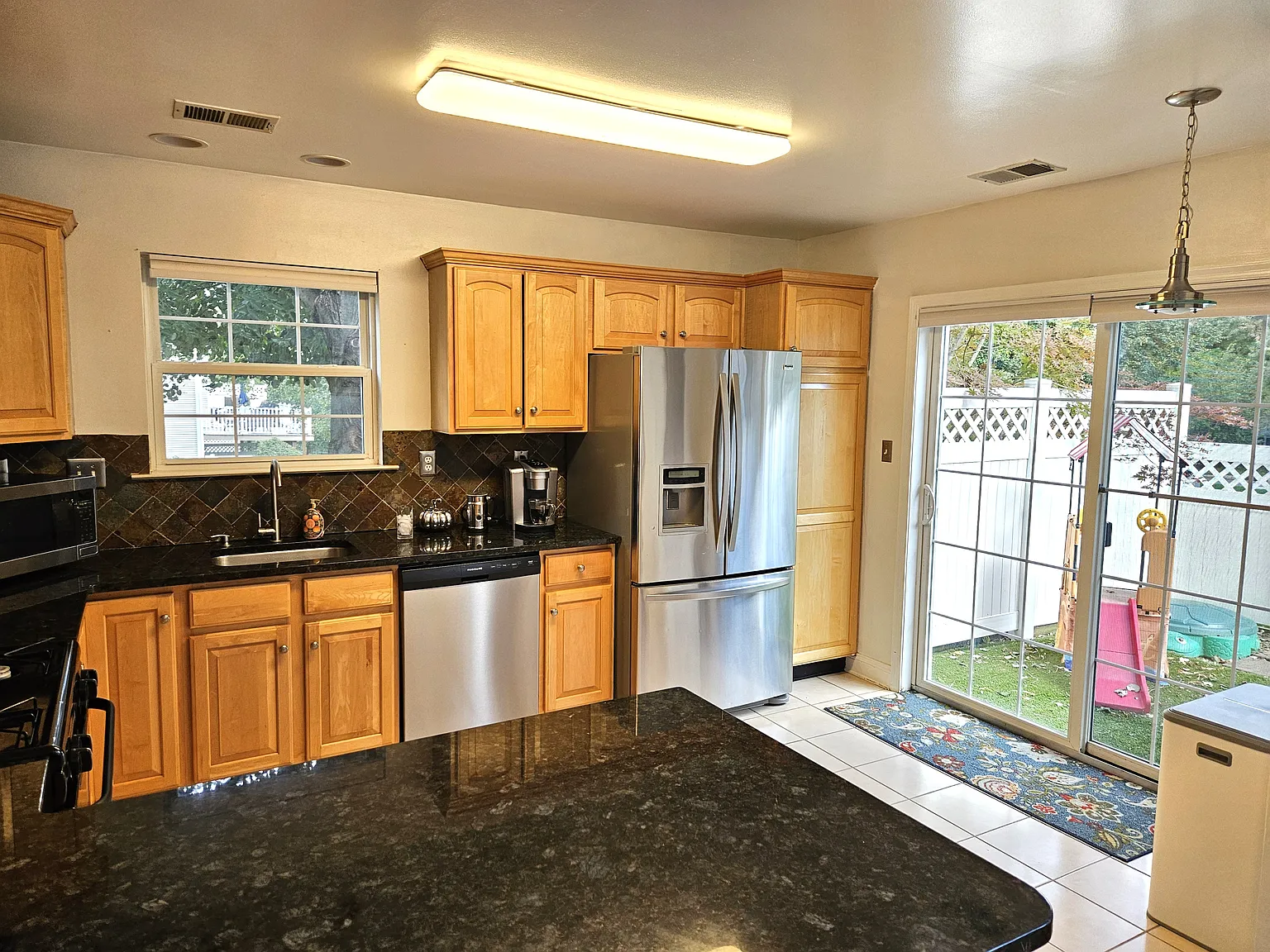 3 bed, 2.5 bath, 1964 sqft, $3,700 — Photo 4