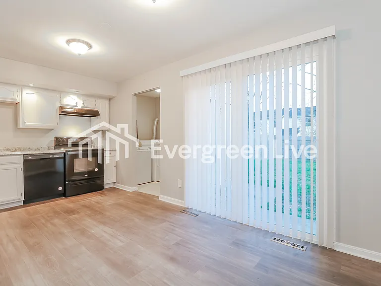 1553 Charlestown Dr — Photo 4