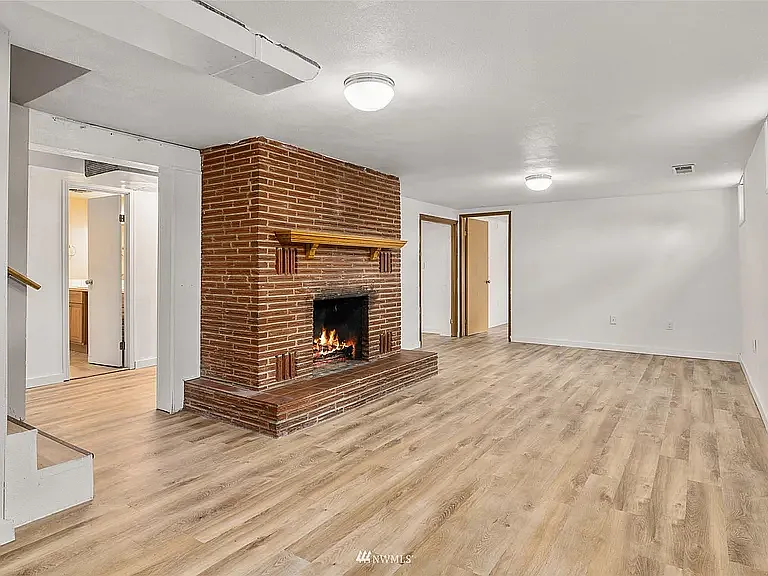 1201 N Water St — Photo 8
